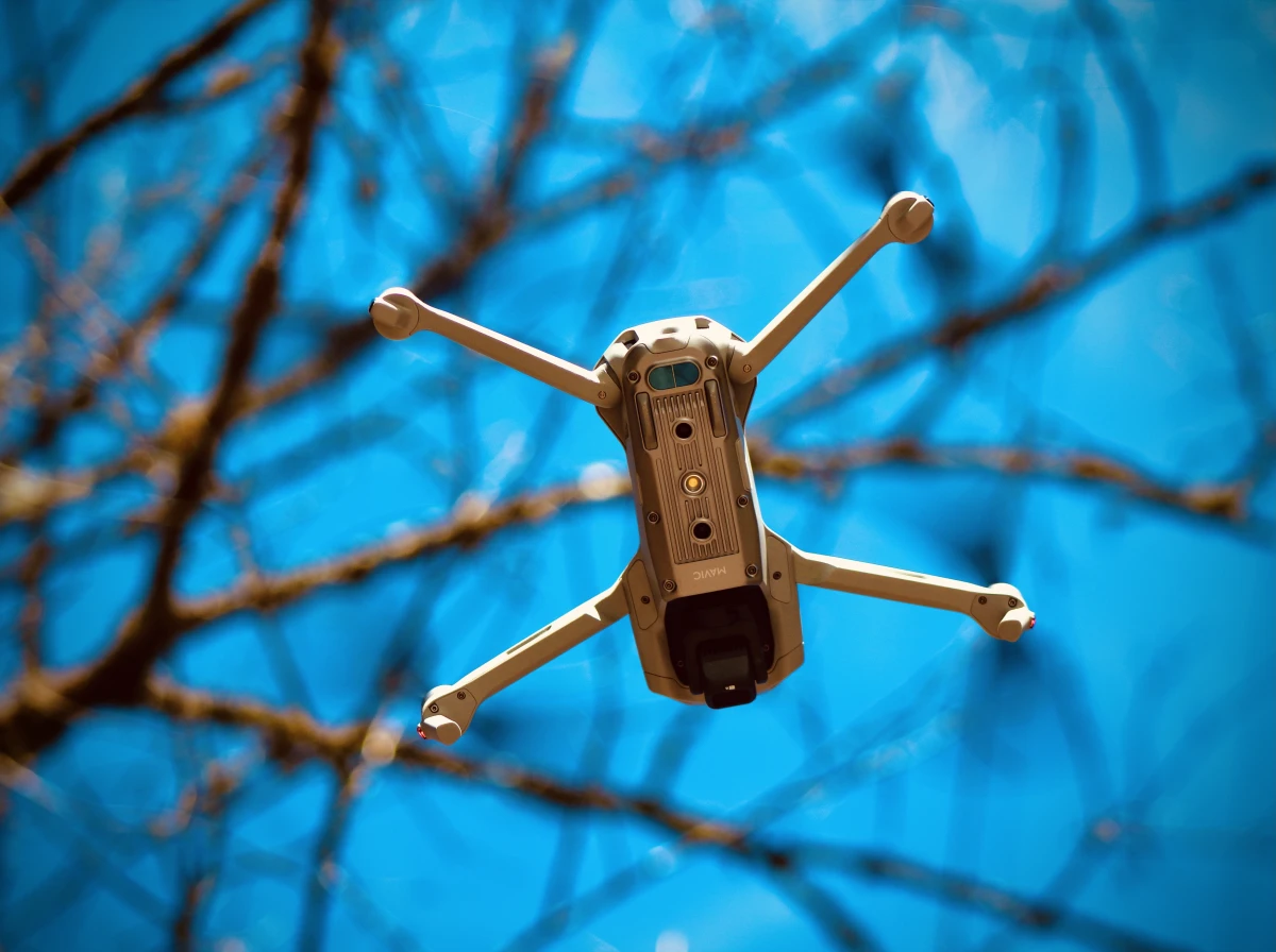 Drones et assurances : Naviguer dans le labyrinthe des obligations légales